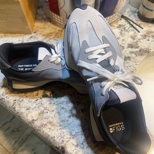 Figs excellent condition New Balance 327